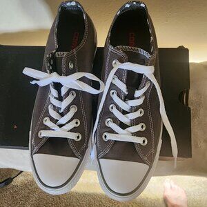 Ladies' sneakers.